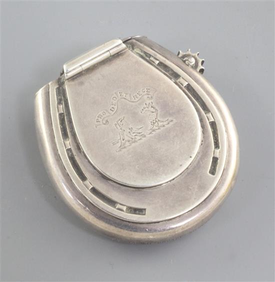 A Victorian silver horse shoe shaped vesta case by Thomas William Dee, 5cm.